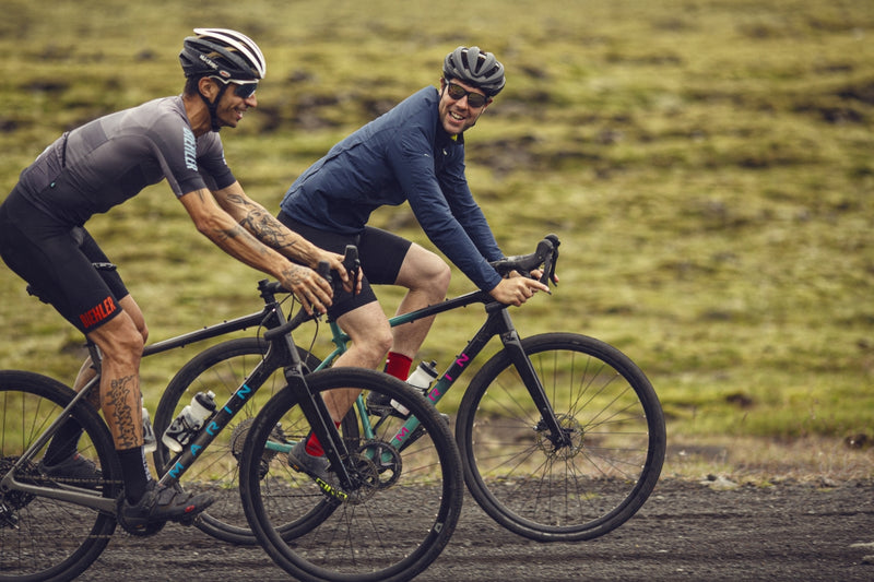 Marin Headlands 2 Gravel Bike Teal/Carbon/Magenta