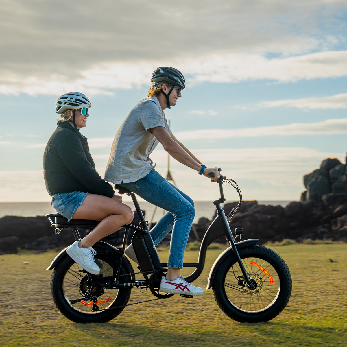 Pedal Brewer Electric Fat Tyre Cruiser Bike Black 560Wh Battery