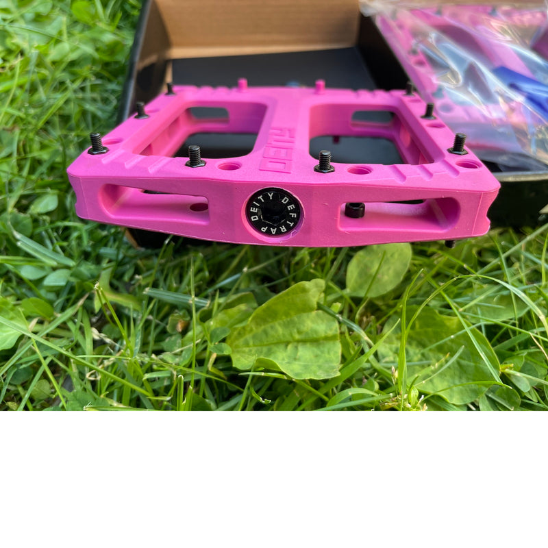 Deity Deftrap Pedals - Pink