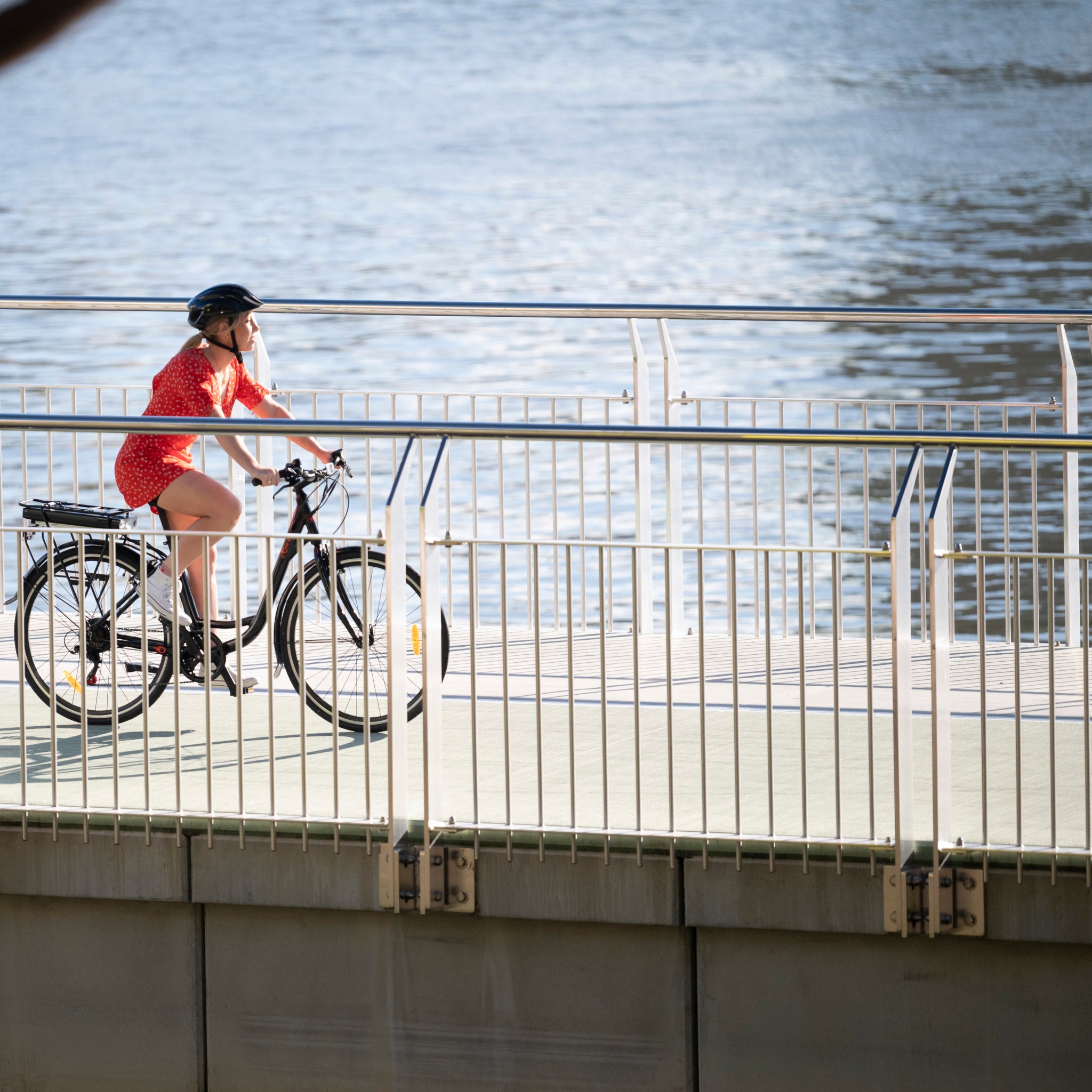 Pedal Comet Electric Cruiser Bike 374Wh Battery Black/Orange