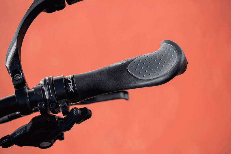 XLC GR-S22 Ergo Lock-On Grips 135mm/92mm Twist-Shift Grey/Black